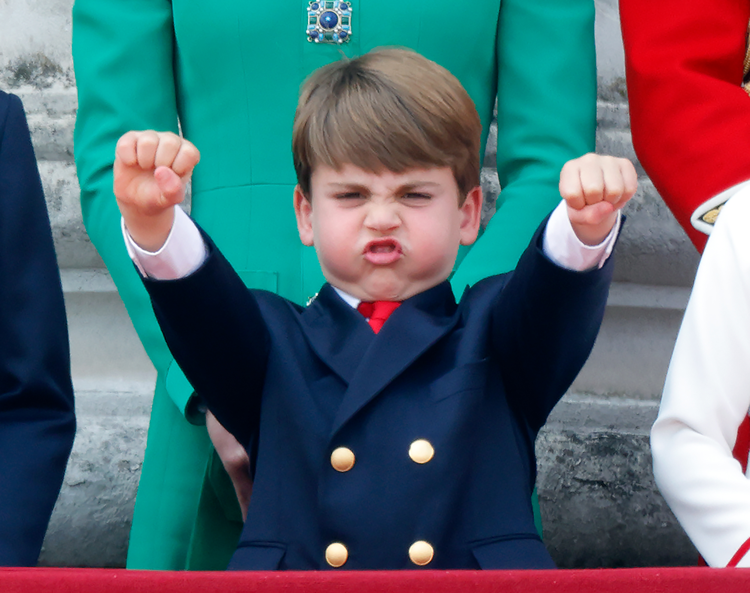 Принц Луи позабавил королевских поклонников своим выражением лица во время Trooping the Color в 2023 году.