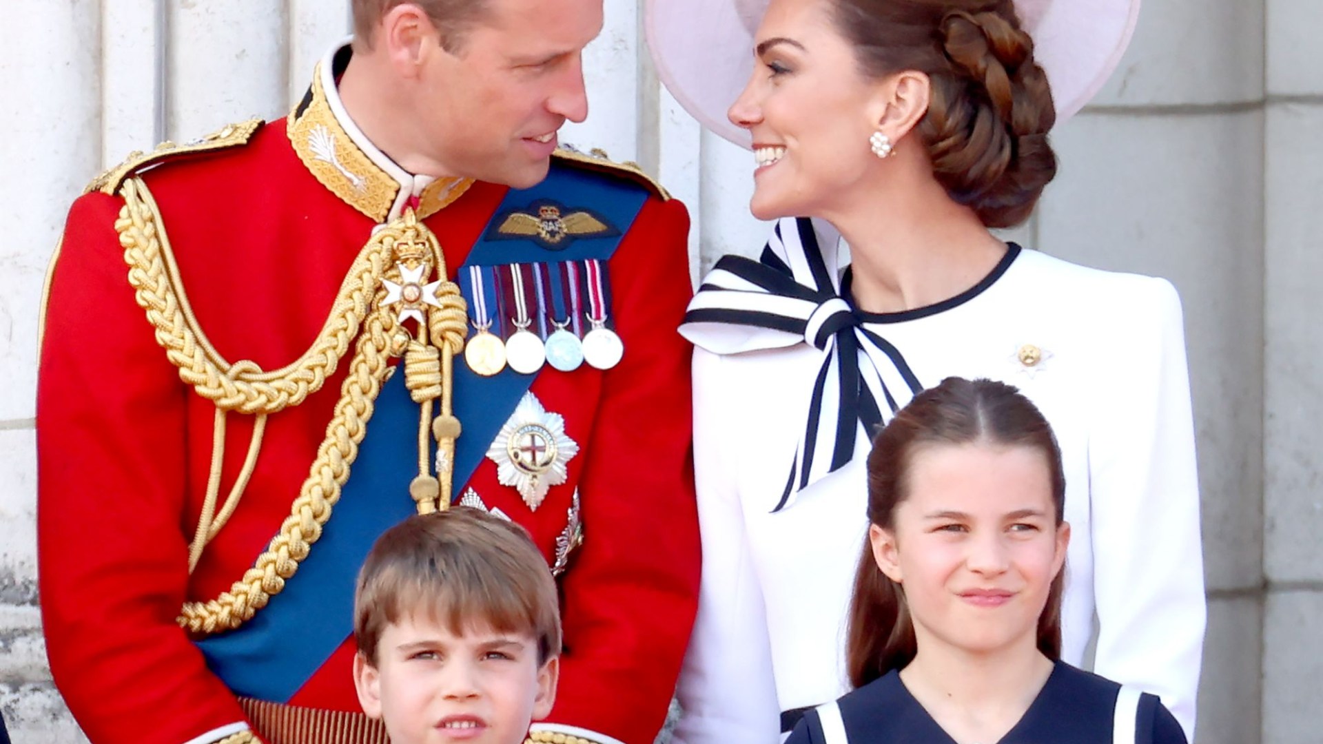 Кейт выглядела сенсационно на Trooping The Color, но вот почему она была права, оставшись дома с Луи ради Тейлор Свифт.