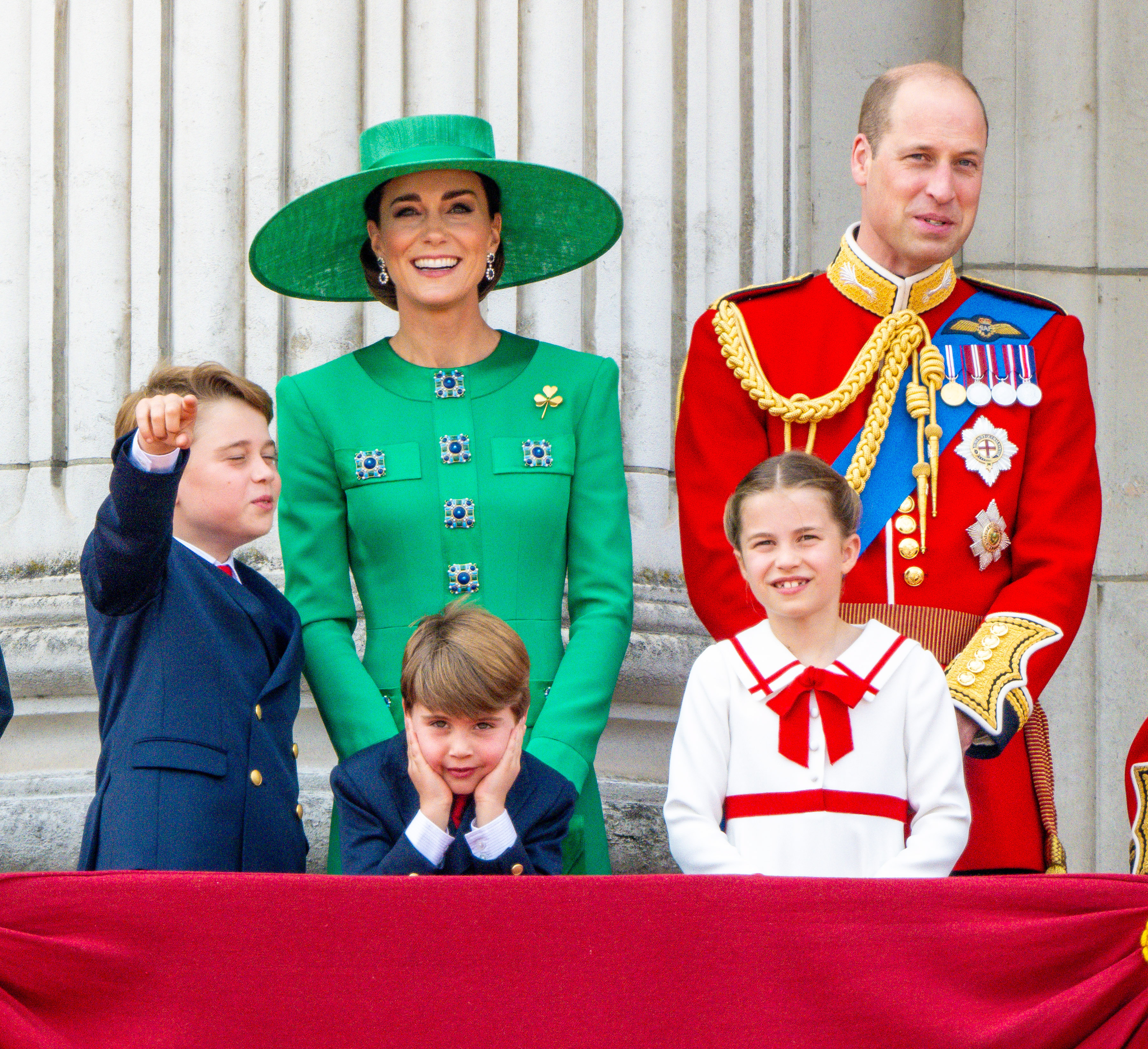 Кейт с принцем Уильямом и их детьми на Trooping the Color в прошлом году